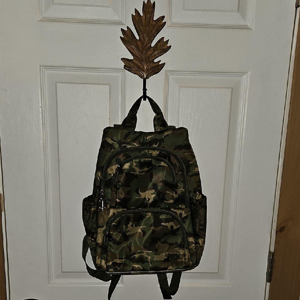 Lug Hatchback